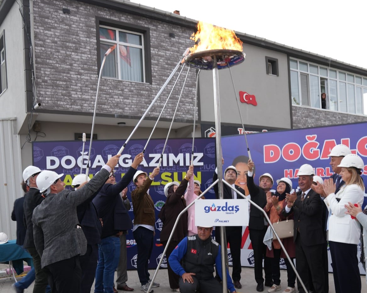 BİR MAHALLE DAHA DOĞALGAZA KAVUŞTU