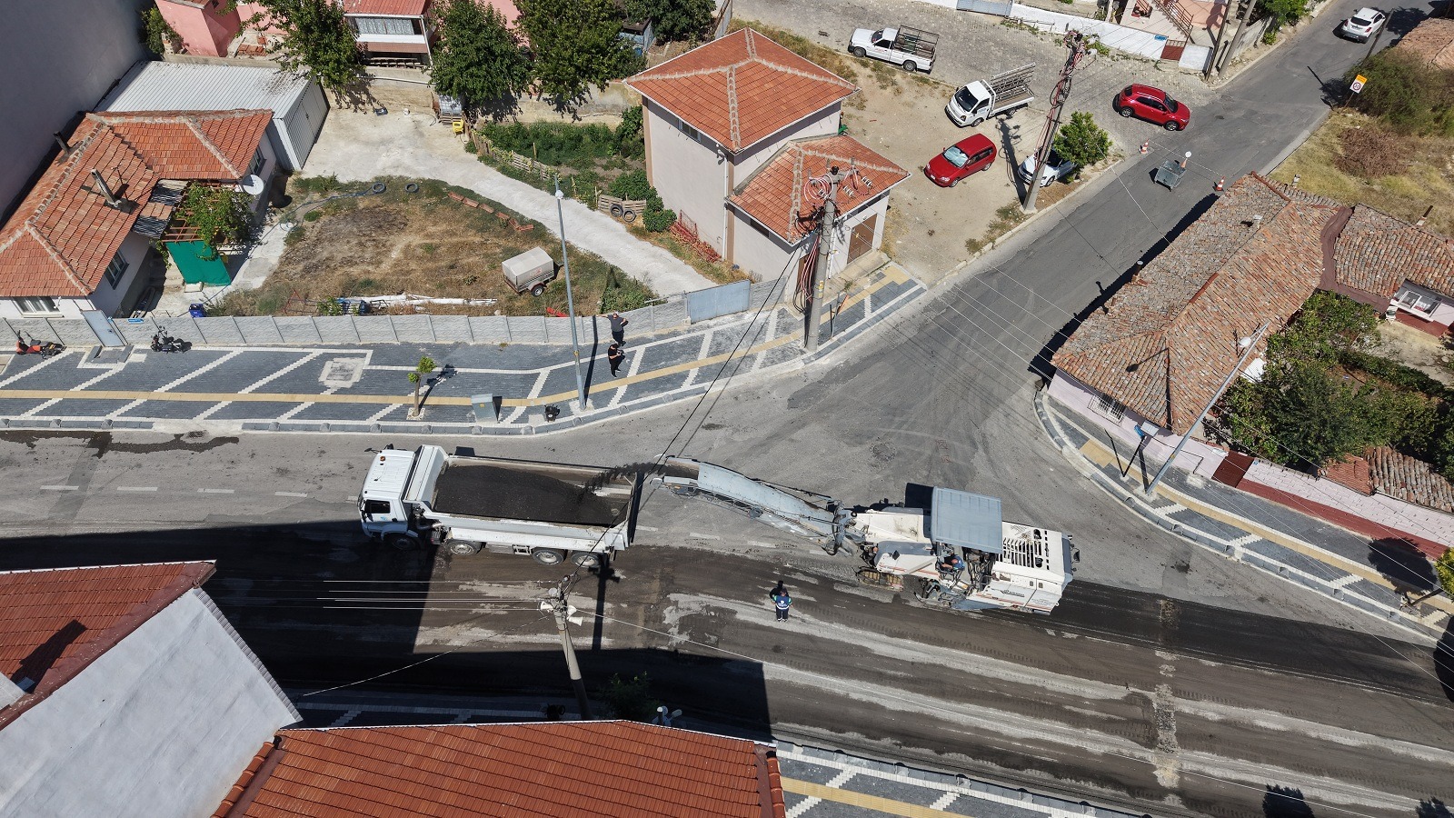 BÜYÜKŞEHİR’DEN HAYRABOLU’DA ÜÇ GÜZERGÂHTA YOL SEFERBERLİĞİ
